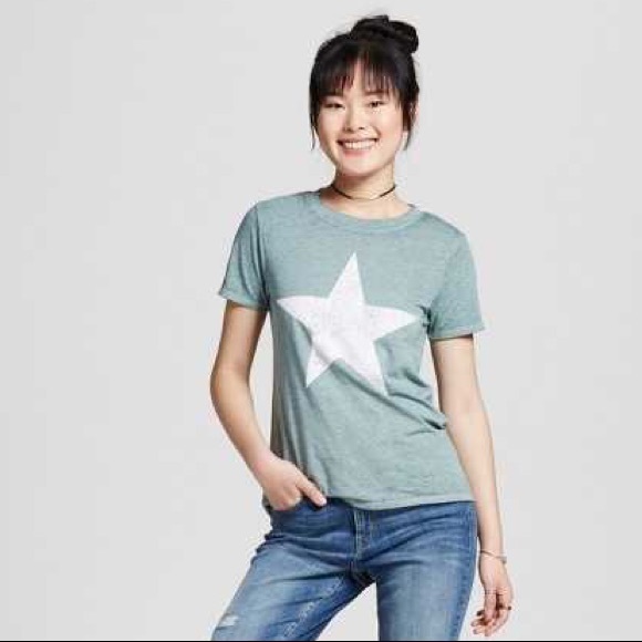 ♥️Modern Lux Distressed Star Tee - Picture 3 of 6